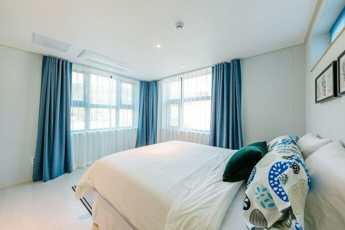 Imagen de la habitación del Hotel OKLM Luxe Club. Foto 12