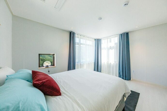 Imagen de la habitación del Hotel OKLM Luxe Club. Foto 18