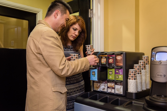 Imagen del bar/restaurante del Hotel OLIVER PLAZA. Foto 2