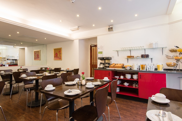 Imagen del bar/restaurante del Hotel OLIVER PLAZA. Foto 4