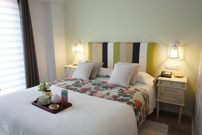 Imagen de la habitación del Hotel OMA. Foto 6