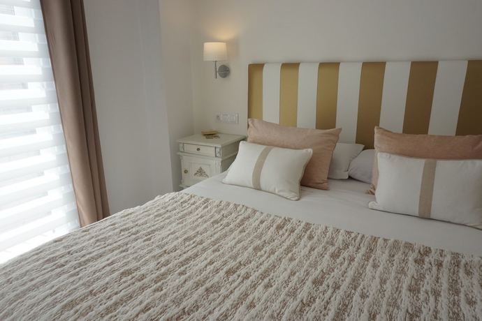 Imagen de la habitación del Hotel OMA. Foto 11