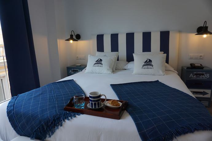 Imagen de la habitación del Hotel OMA. Foto 16