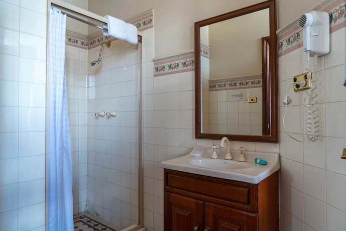 Imagen de la habitación del Hotel O\'Malley\'s. Foto 9