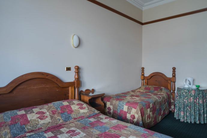 Imagen de la habitación del Hotel O\'Malley\'s. Foto 12