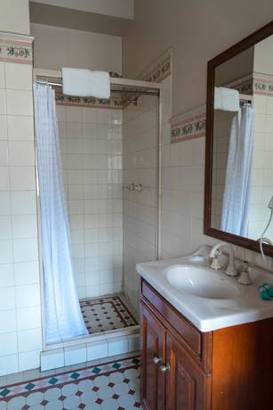 Imagen de la habitación del Hotel O\'Malley\'s. Foto 15