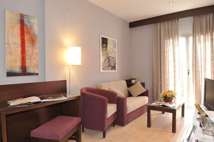 Imagen de la habitación del Hotel ON Aleta Room. Foto 9