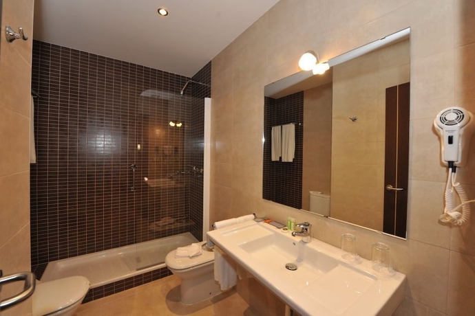 Imagen de la habitación del Hotel ON Aleta Room. Foto 11