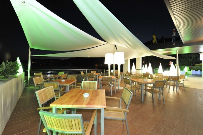 Imagen del bar/restaurante del Hotel ON Aleta Room. Foto 3