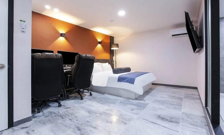 Imagen de la habitación del Hotel ON and OFF HOTEL. Foto 2