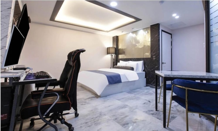 Imagen de la habitación del Hotel ON and OFF HOTEL. Foto 4