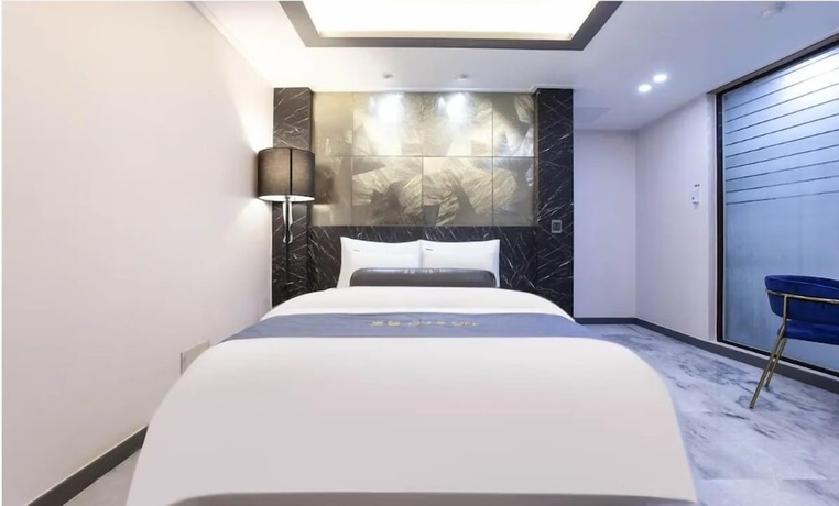 Imagen de la habitación del Hotel ON and OFF HOTEL. Foto 5