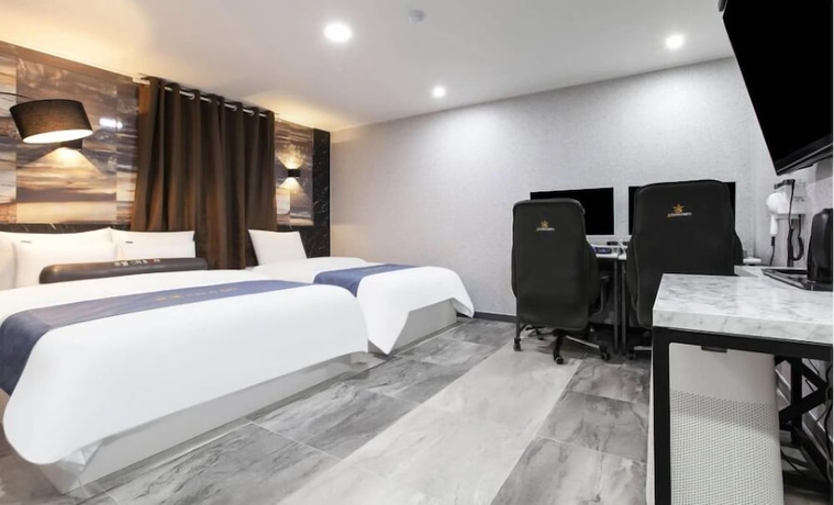 Imagen de la habitación del Hotel ON and OFF HOTEL. Foto 6