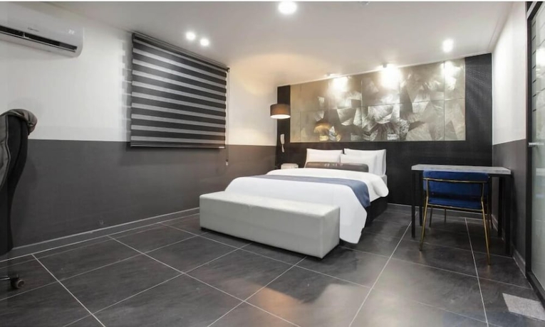Imagen de la habitación del Hotel ON and OFF HOTEL. Foto 8