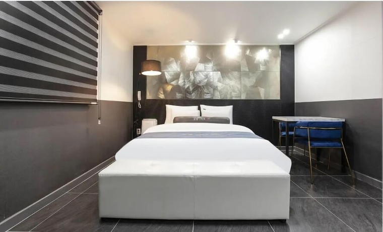 Imagen de la habitación del Hotel ON and OFF HOTEL. Foto 9
