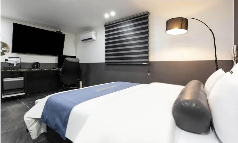 Imagen de la habitación del Hotel ON and OFF HOTEL. Foto 11