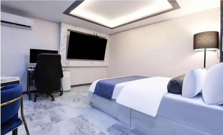 Imagen de la habitación del Hotel ON and OFF HOTEL. Foto 15
