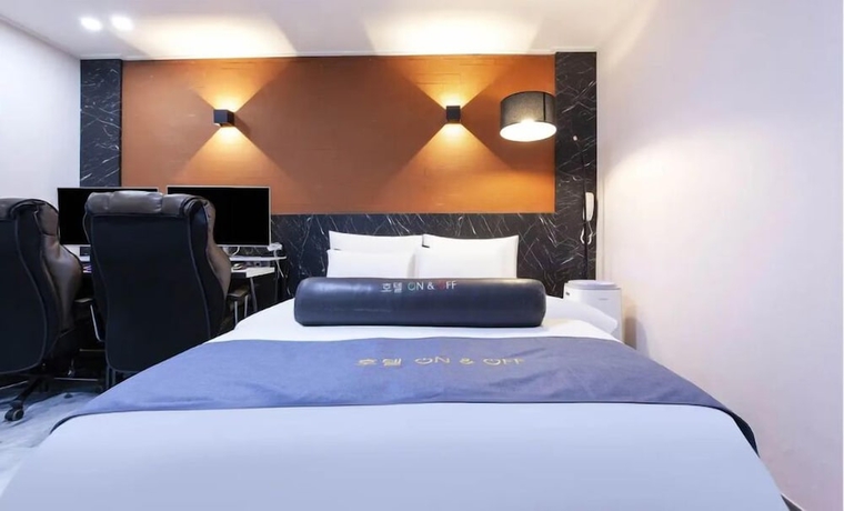 Imagen de la habitación del Hotel ON and OFF HOTEL. Foto 18