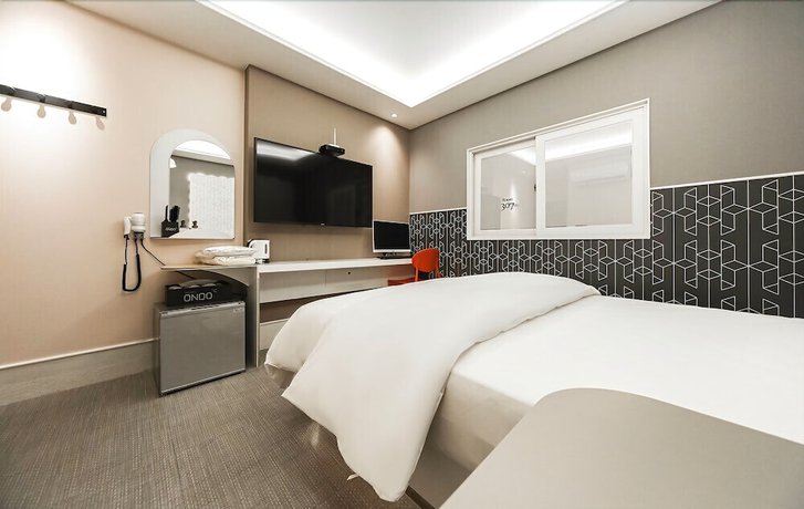 Imagen de la habitación del Hotel ONDO. Foto 6