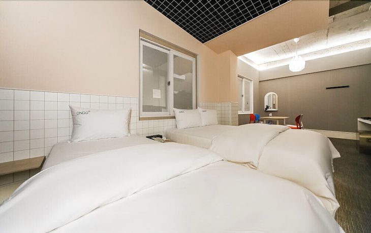 Imagen de la habitación del Hotel ONDO. Foto 8