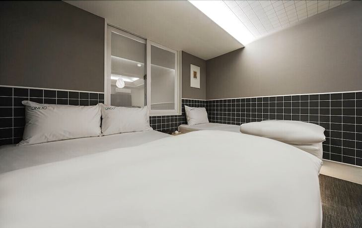 Imagen de la habitación del Hotel ONDO. Foto 10