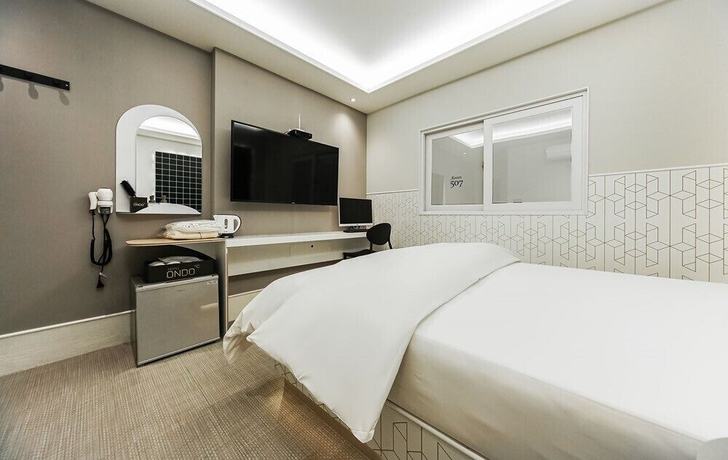 Imagen de la habitación del Hotel ONDO. Foto 12