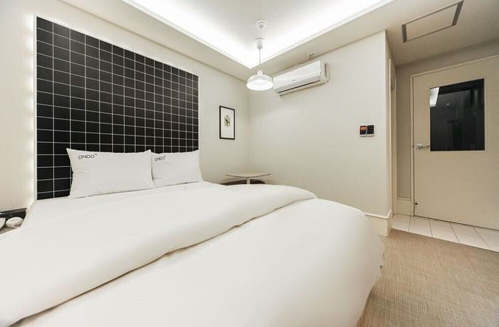 Imagen de la habitación del Hotel ONDO. Foto 15