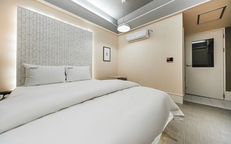 Imagen de la habitación del Hotel ONDO. Foto 18