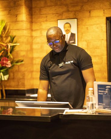 Imagen de los interiores del Hotel ONOMO Douala. Foto 13