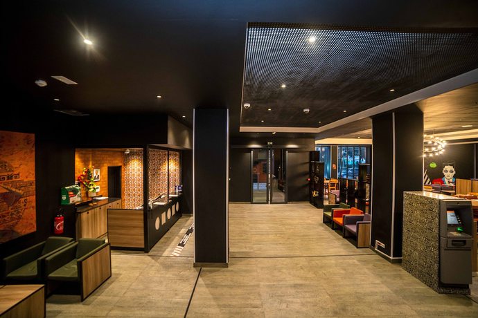 Imagen de los interiores del Hotel ONOMO Douala. Foto 15