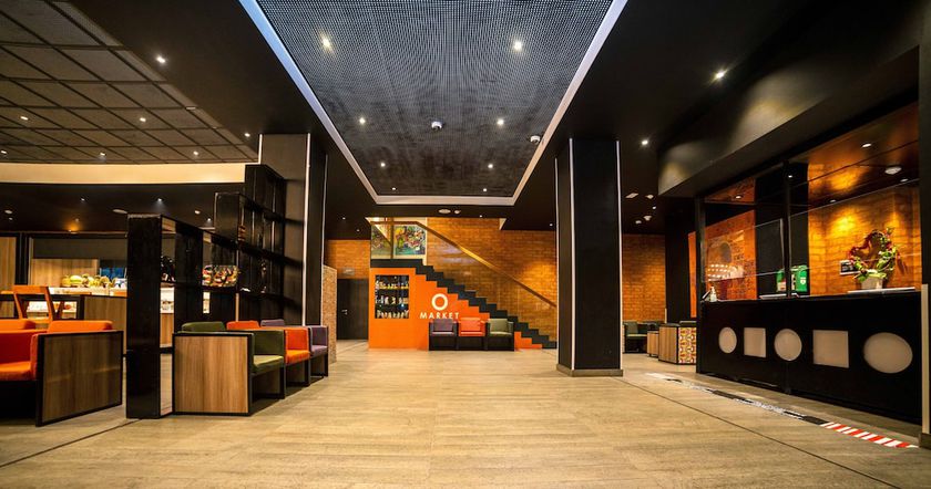 Imagen de los interiores del Hotel ONOMO Douala. Foto 18