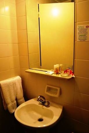 Imagen de la habitación del Hotel OPERA HOTEL. Foto 3