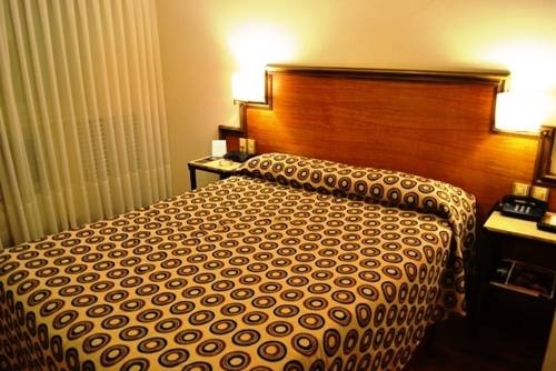 Imagen de la habitación del Hotel OPERA HOTEL. Foto 7