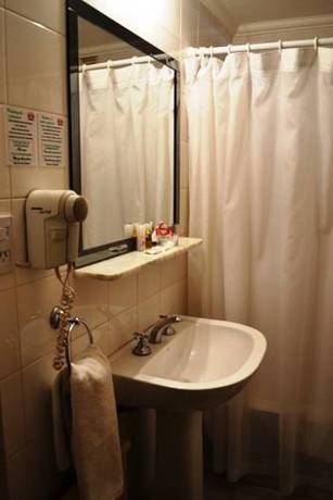 Imagen de la habitación del Hotel OPERA HOTEL. Foto 9