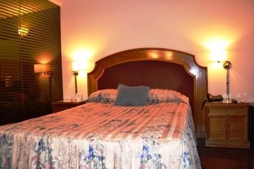 Imagen de la habitación del Hotel OPERA HOTEL. Foto 10