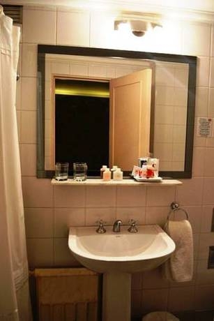 Imagen de la habitación del Hotel OPERA HOTEL. Foto 12