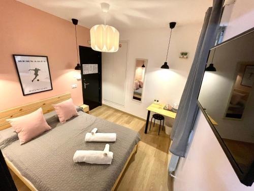 Imagen de la habitación del Hotel OPERA ROOMS. Foto 18