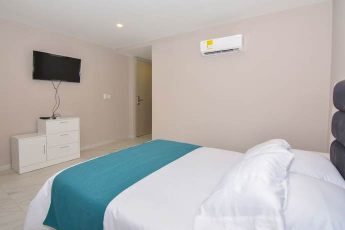 Imagen de la habitación del Hotel OR Suites. Foto 6