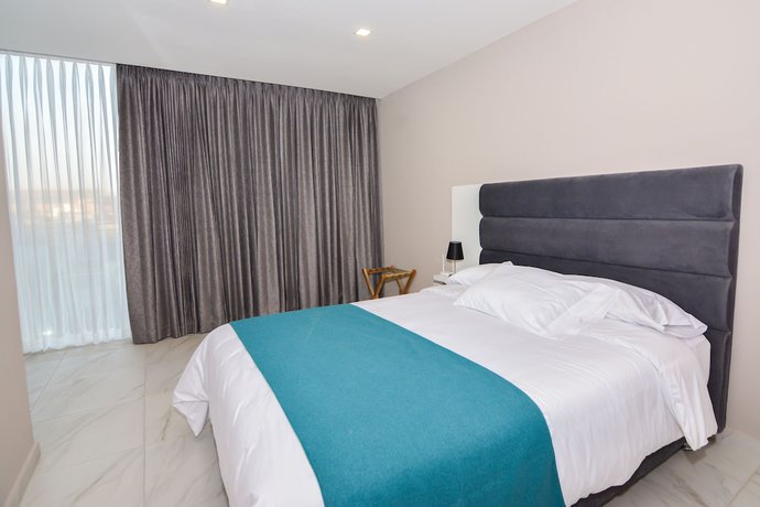 Imagen de la habitación del Hotel OR Suites. Foto 12