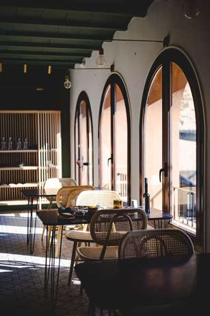 Imagen del bar/restaurante del Hotel ORA Priorat, a Member of Designs. Foto 2