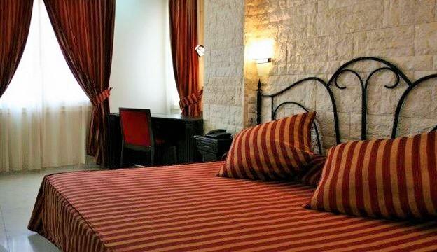 Imagen de la habitación del Hotel ORAN CENTER. Foto 2