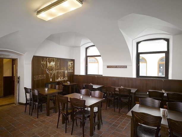 Imagen del bar/restaurante del Hotel OREA Place Charles Bridge. Foto 3