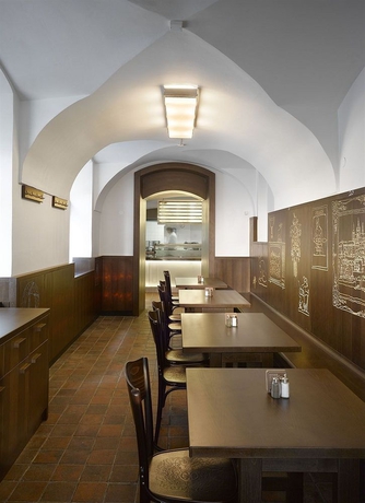 Imagen del bar/restaurante del Hotel OREA Place Charles Bridge. Foto 4