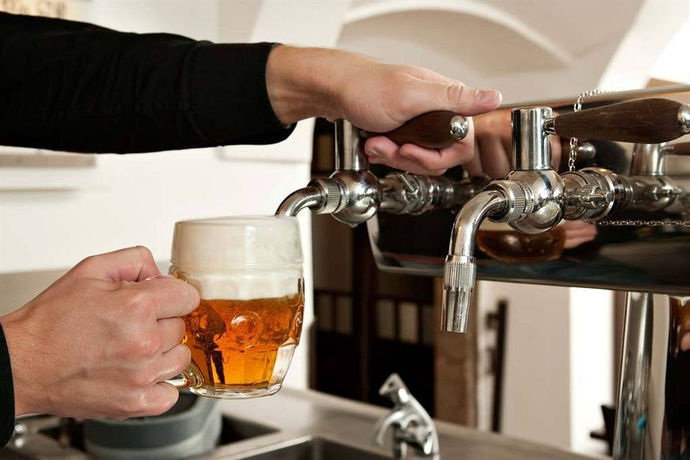 Imagen del bar/restaurante del Hotel OREA Place Charles Bridge. Foto 5