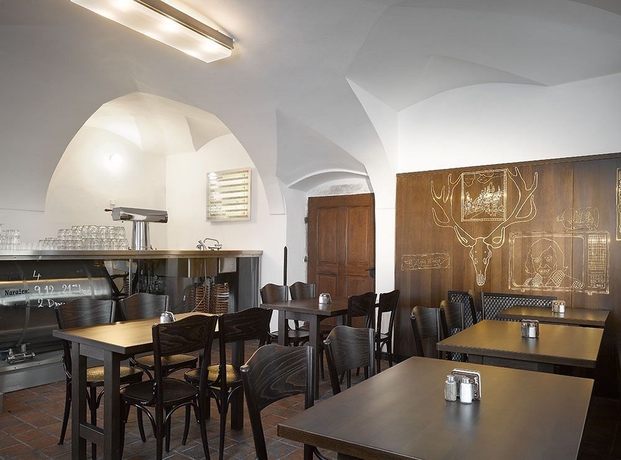 Imagen del bar/restaurante del Hotel OREA Place Charles Bridge. Foto 9