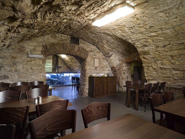 Imagen del bar/restaurante del Hotel OREA Place Charles Bridge. Foto 10