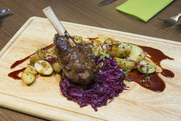Imagen del bar/restaurante del Hotel ORIDA Hotels Newbury. Foto 4