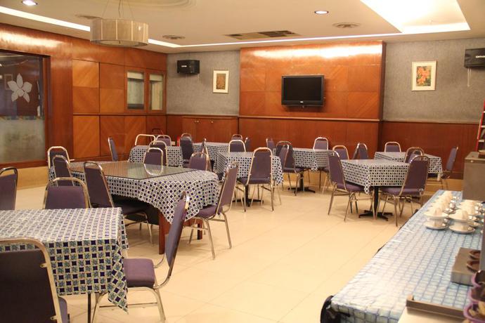 Imagen del bar/restaurante del Hotel ORKID. Foto 3