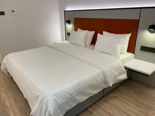 Imagen de la habitación del Hotel OTEL Suite. Foto 16
