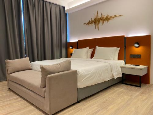 Imagen de la habitación del Hotel OTEL Suite. Foto 20